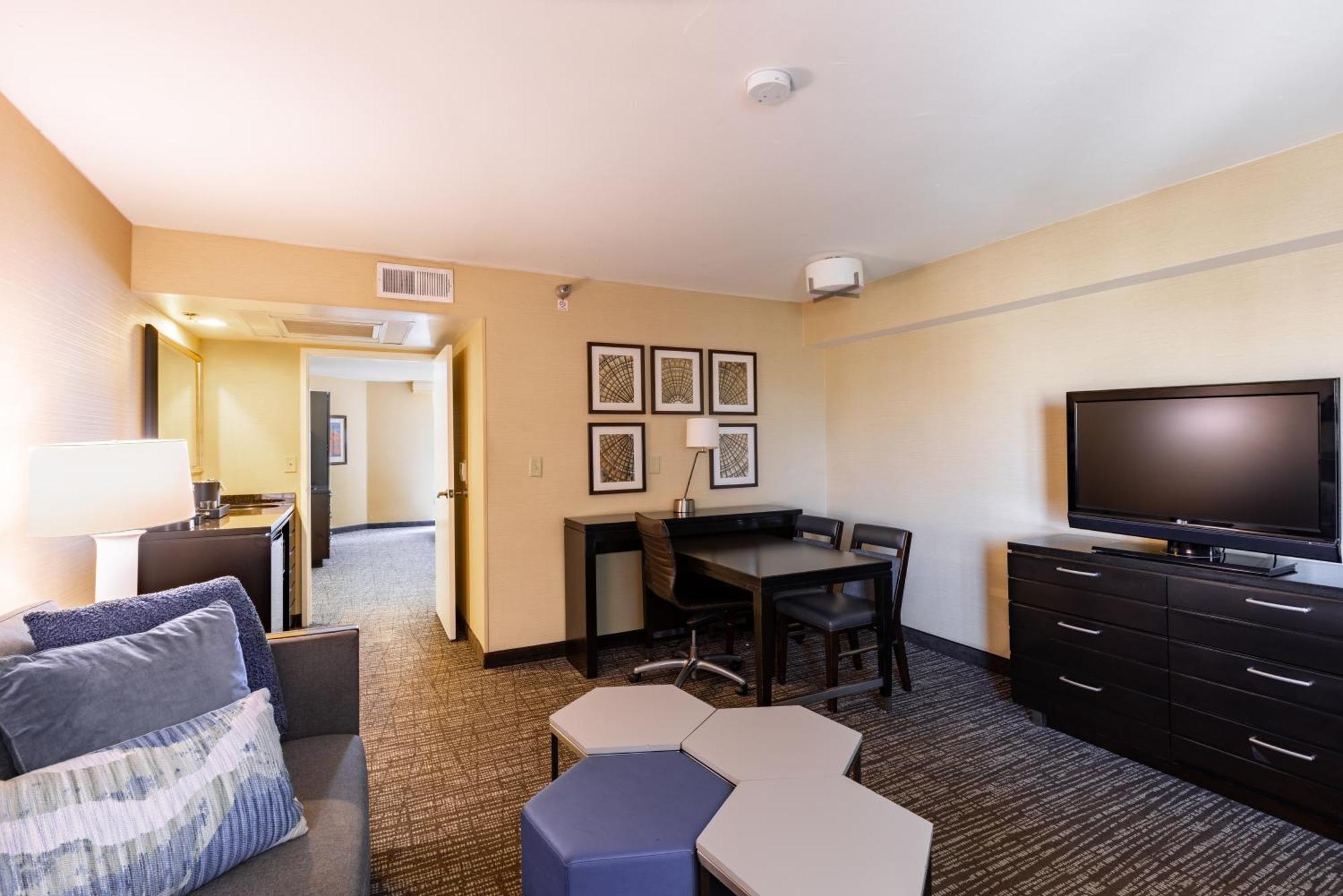 Embassy Suites Los Angeles - International Airport/North — Photos 1